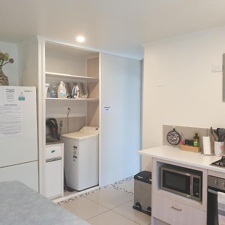 Pet Friendly & Spacious Two Bedroom Guest Unit Калундра Екстериор снимка